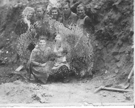 01 Arbeiterbrigarde Trmmer Frauen_Mnner